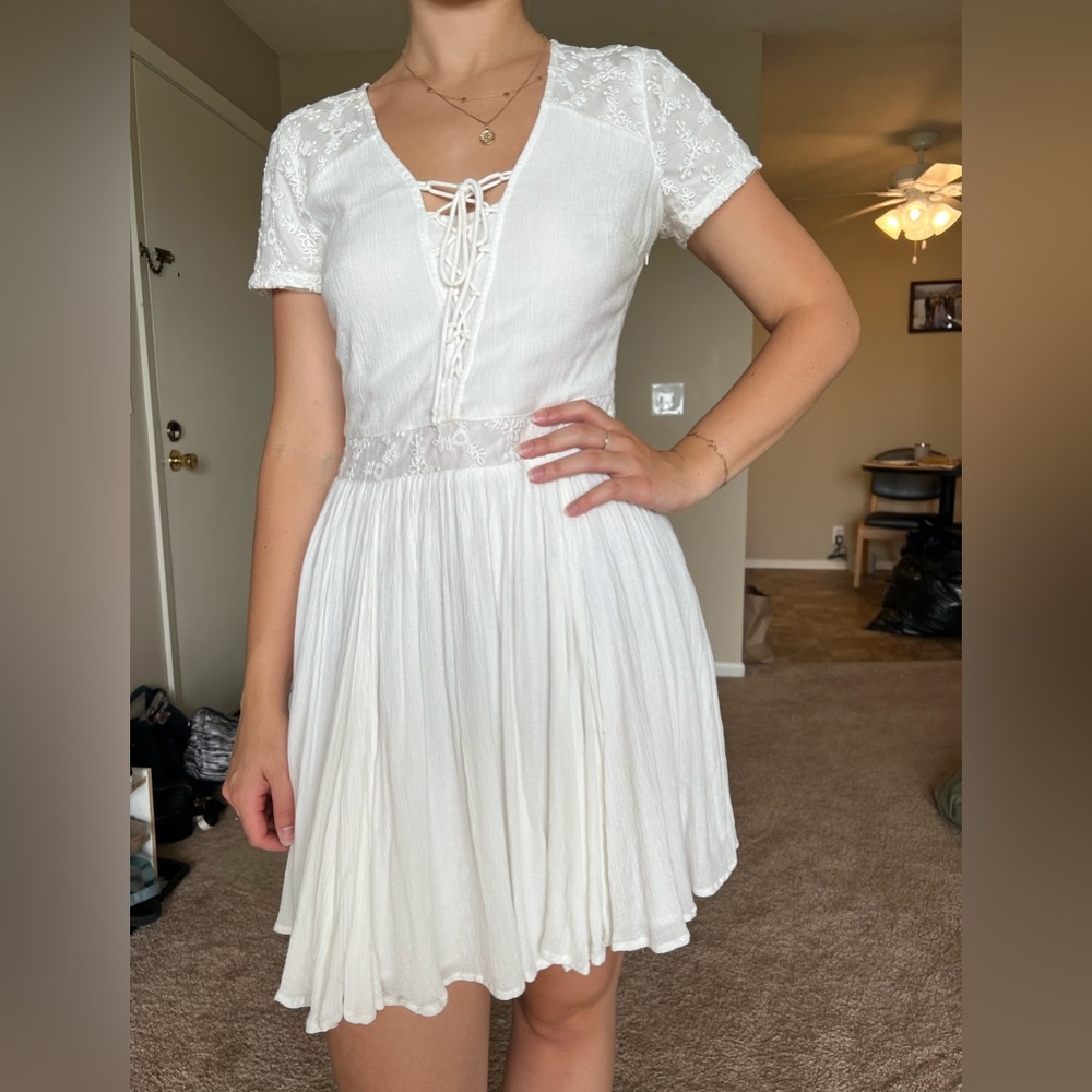 Sweet white Hollister Dress